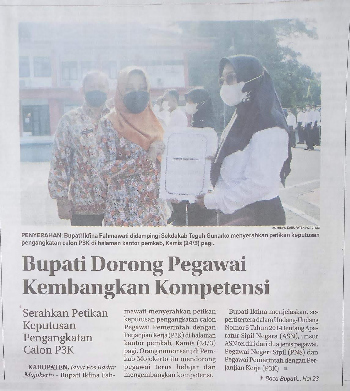 Kliping liputan Jawa Pos Radar Mojokerto penyerahan SK Bupati kepada Diah Pitaloka